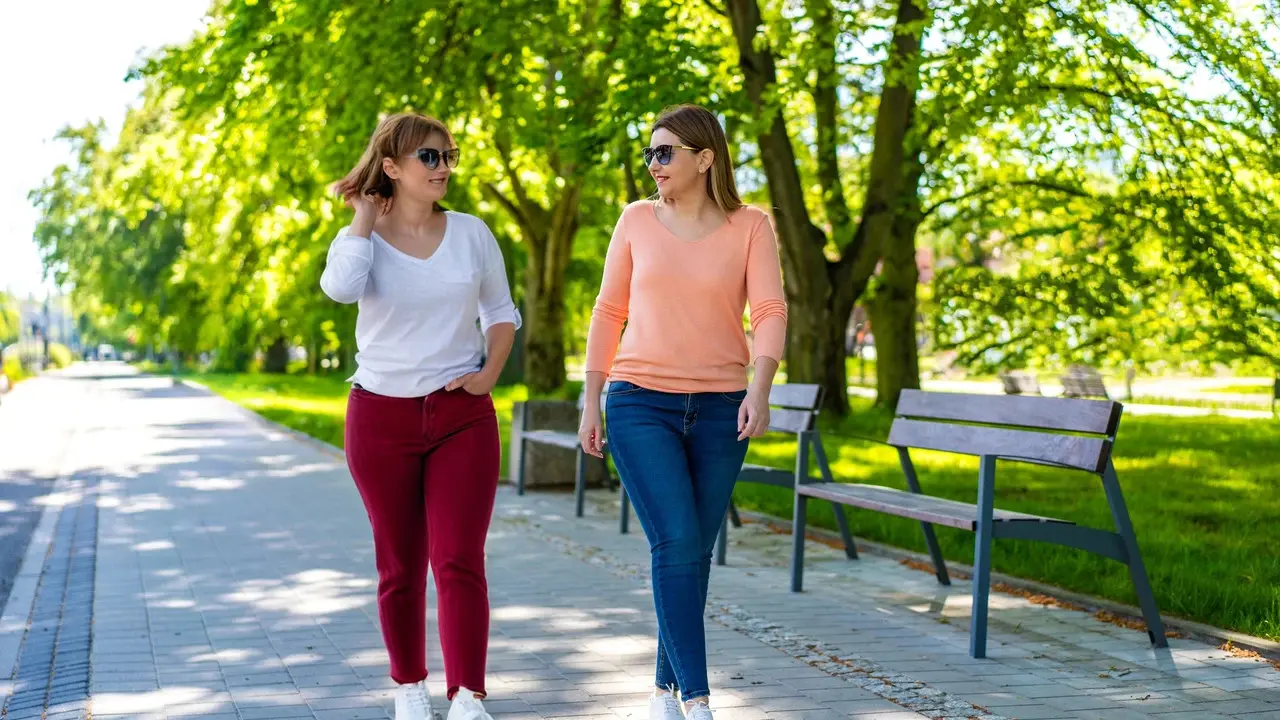 I benefici di camminare 10 minuti al giorno sull'umore